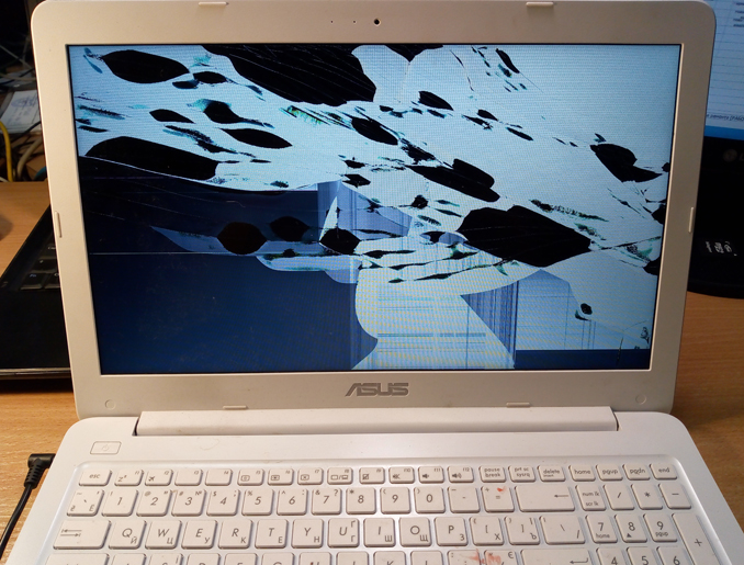 Замена разбитого экрана ноутбука Asus E502S