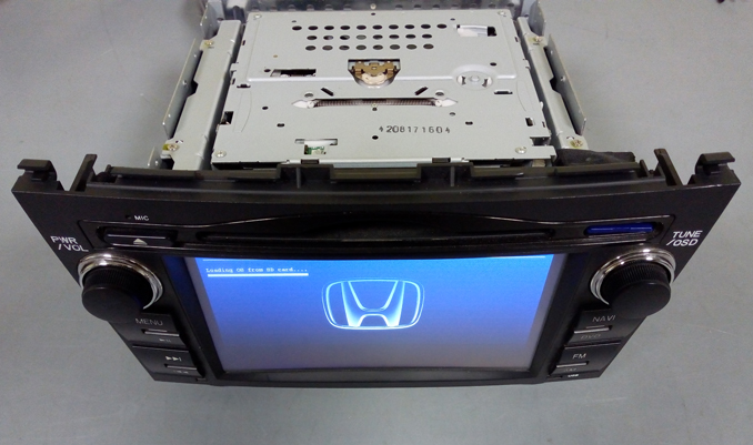Зависает на заставке Honda CR-V автомагнитола Incar P1.0-2273