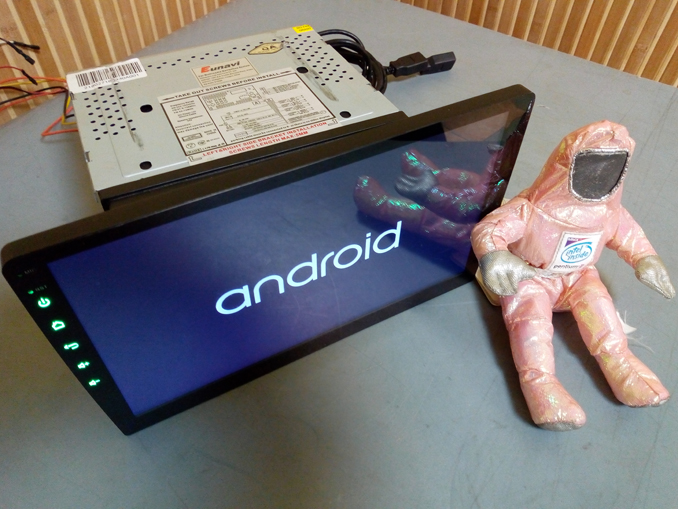 Изображение в дымке экрана автомагнитолы Eunavi Android 7.1 Skoda