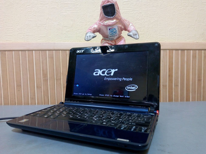 Синий экран ноутбука Acer Aspire One ZG5