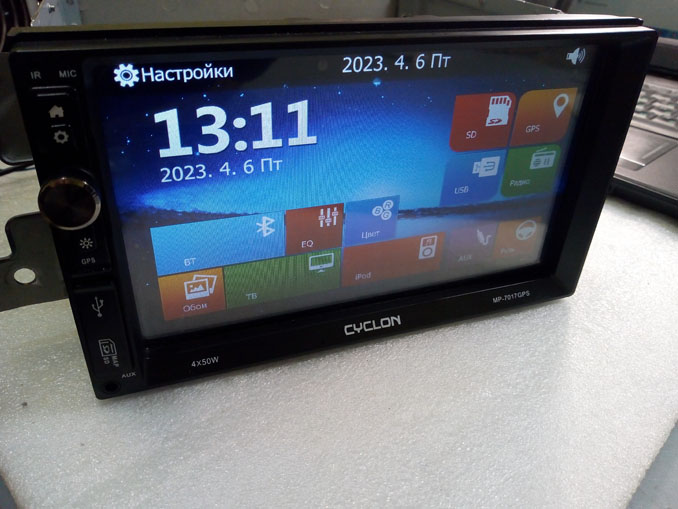 Ремонт Cyclon MP-7017 GPS. Полосы на экране магнитолы