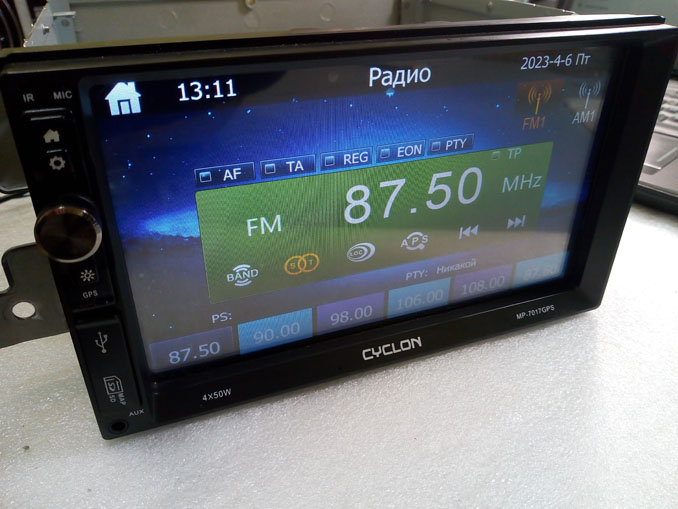 Ремонт Cyclon MP-7017 GPS. Полосы на экране магнитолы