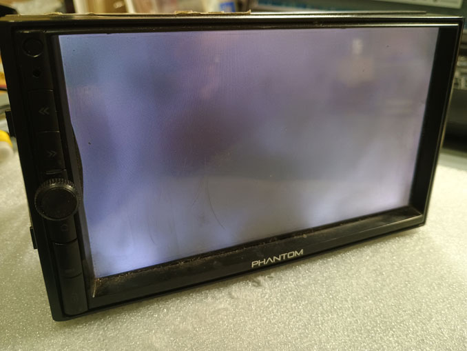 Ремонт Phantom DVA-7105. Белый экран автомагнитолы