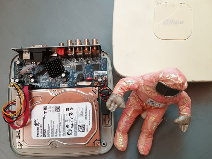 Ремонт Dahua DHI-XVR5108C-S2. Не включается